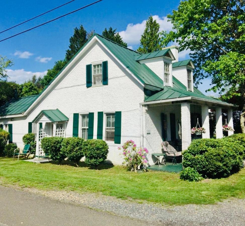 Across The Inn Entire Colonial House With Lovely Porch & Extremely Fast Wi-Fi Washington Eksteriør bilde