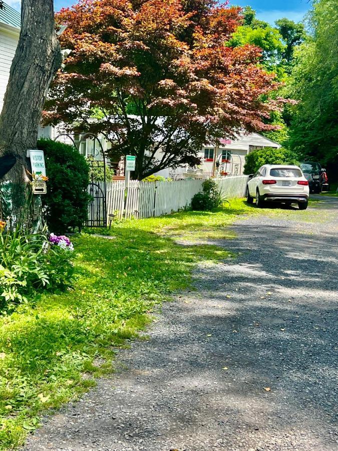 Across The Inn Entire Colonial House With Lovely Porch & Extremely Fast Wi-Fi Washington Eksteriør bilde