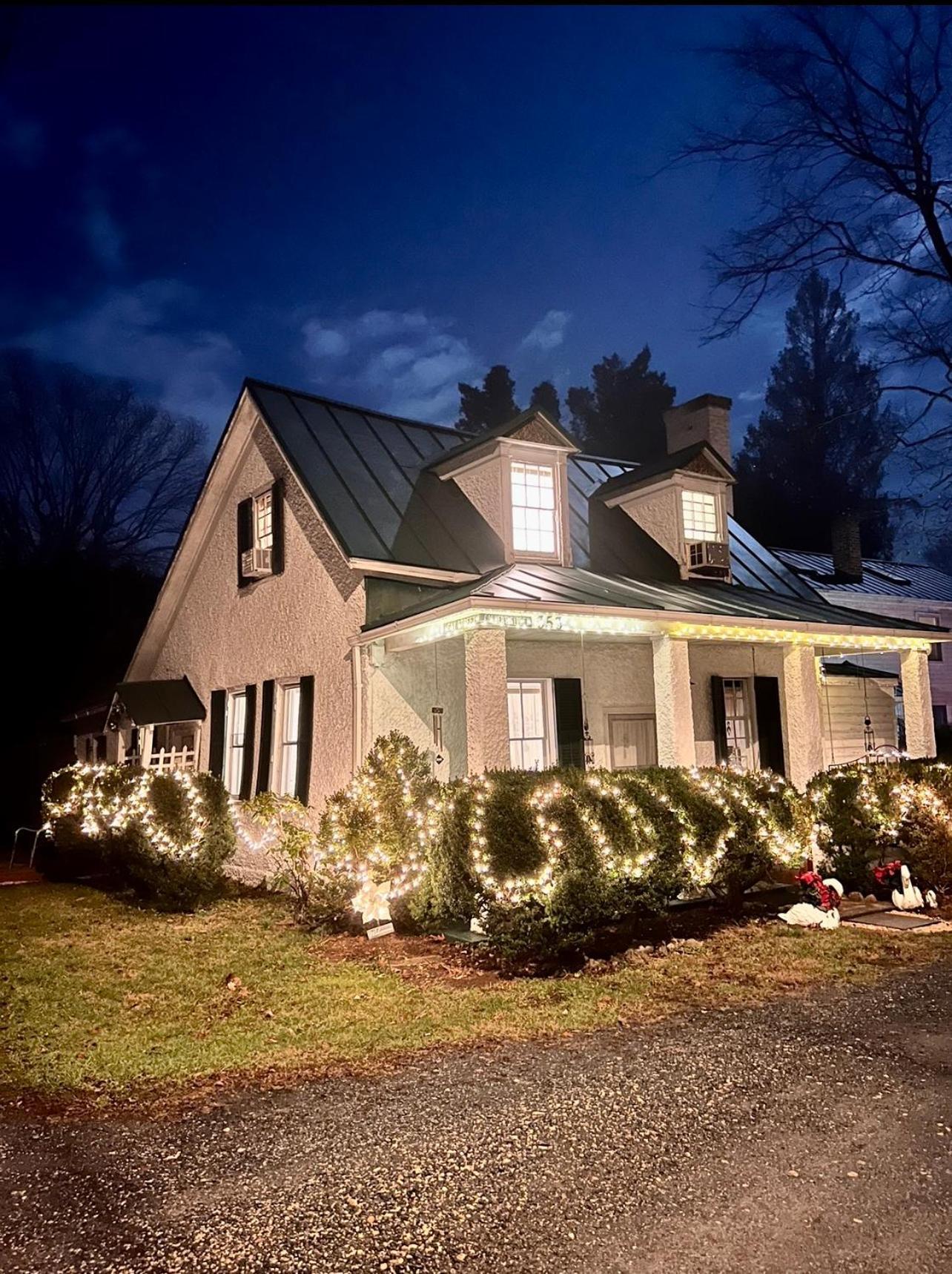 Across The Inn Entire Colonial House With Lovely Porch & Extremely Fast Wi-Fi Washington Eksteriør bilde